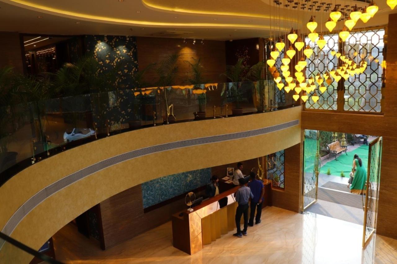 Skyline & Convention Center 3* Indore