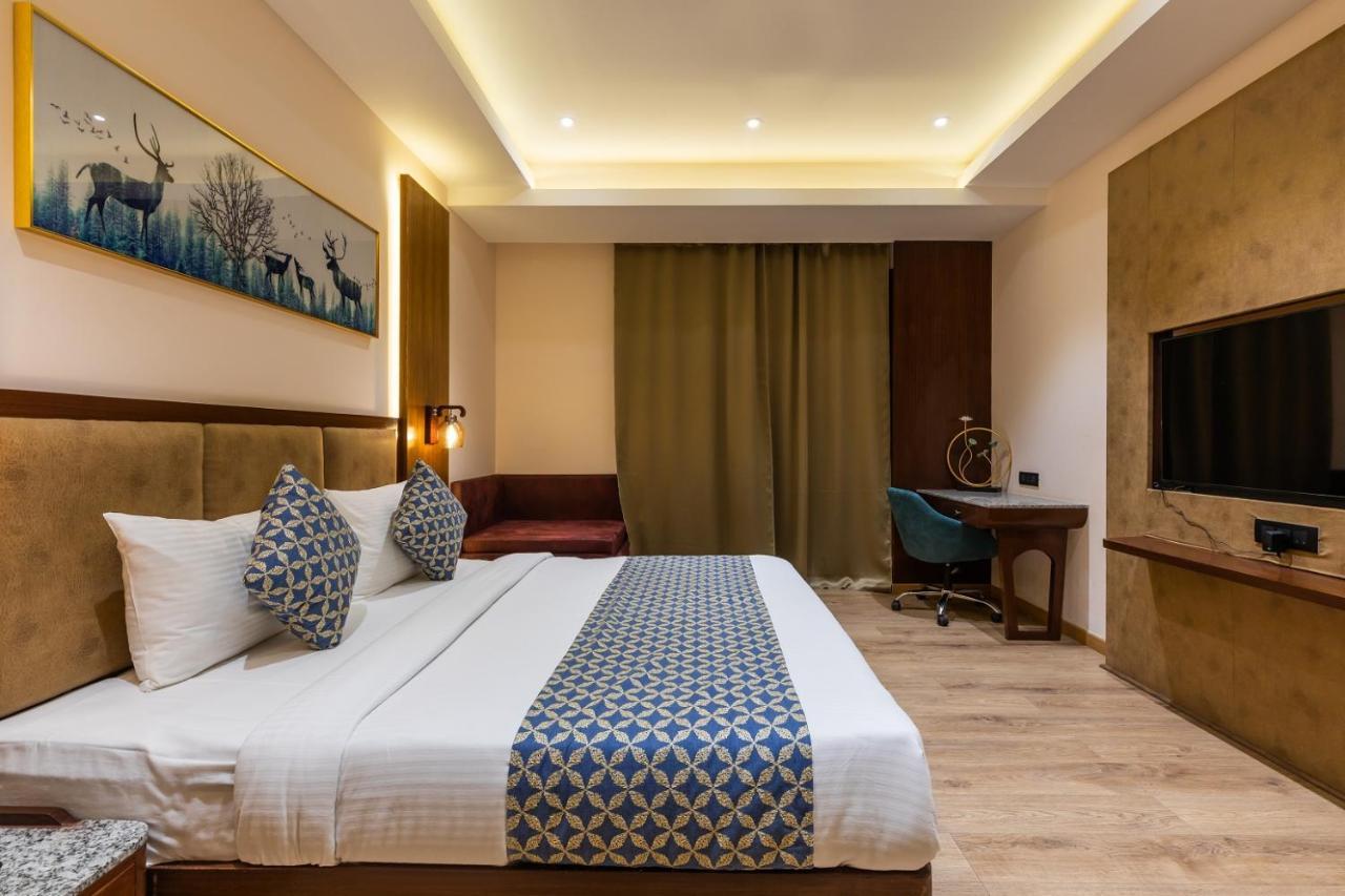 Skyline & Convention Center 3* Indore