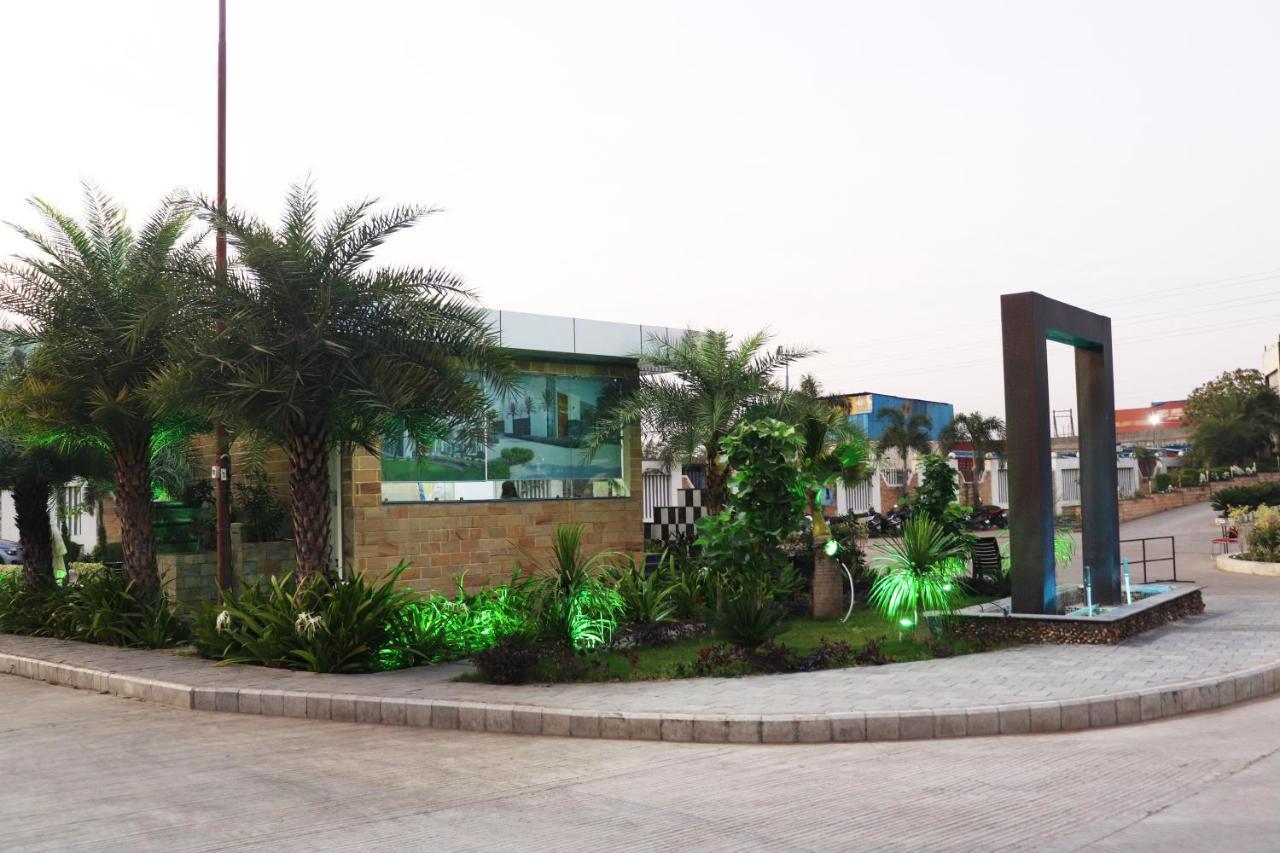 Skyline & Convention Center 3* Indore