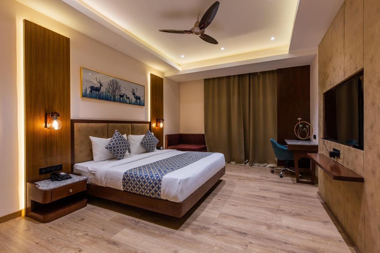 Skyline & Convention Center Hotel 3*